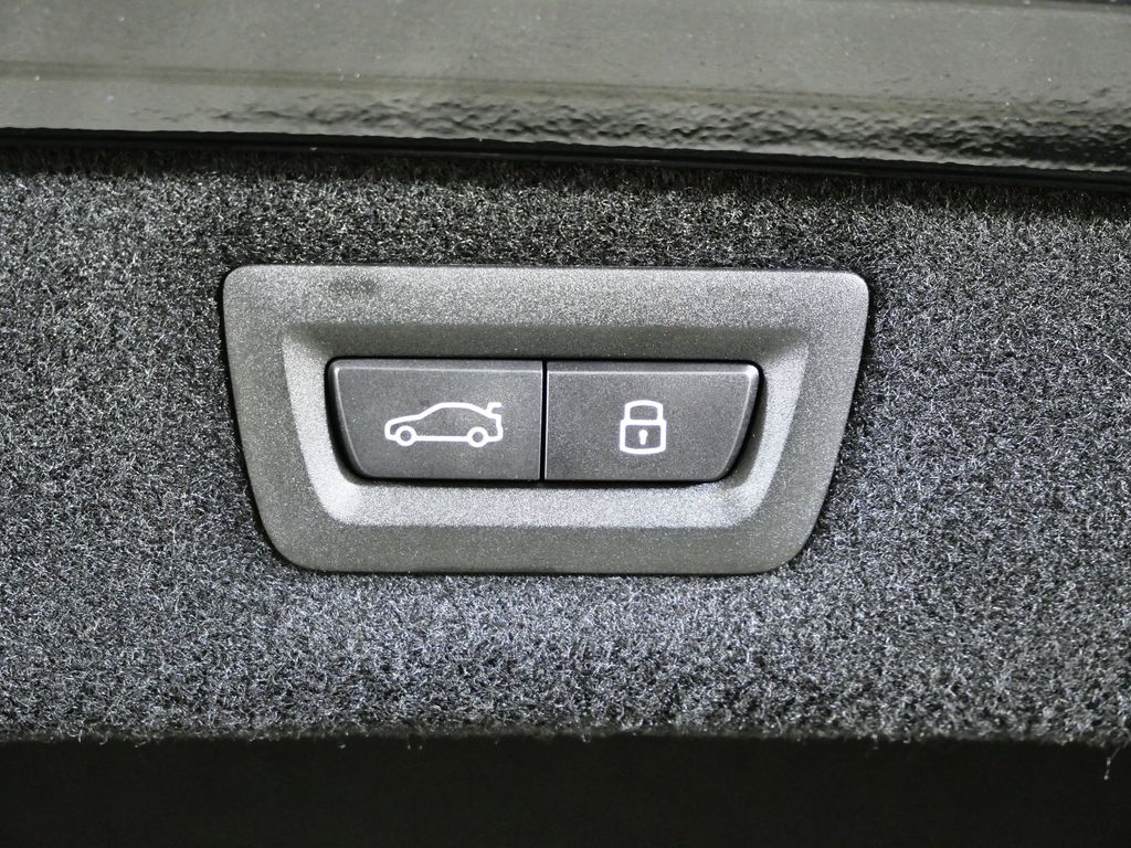 Thumbnail: 2026 BMW 8 Series - 27