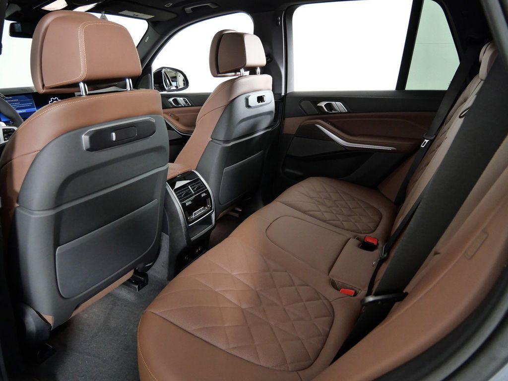Thumbnail: 2026 BMW X5 - 32