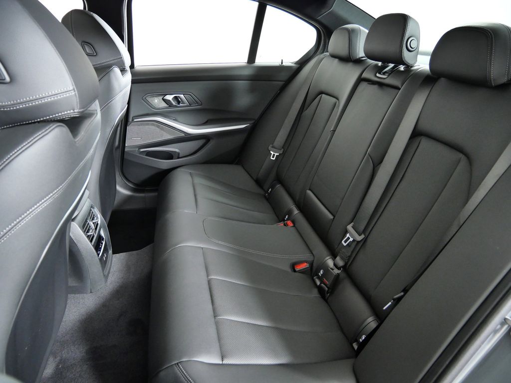 Thumbnail: 2026 BMW 3 Series - 31