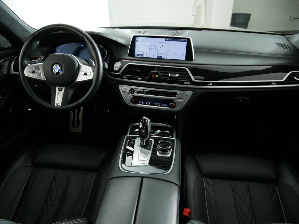 2022 BMW 7 Series 750i xDrive 8