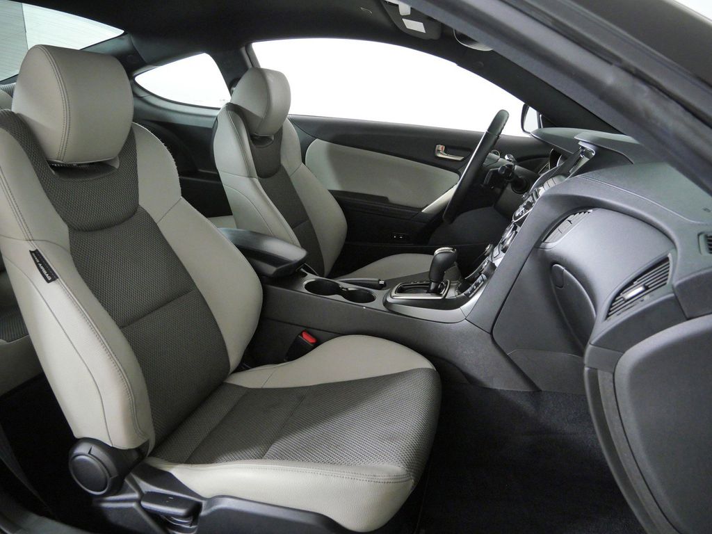 Thumbnail: 2015 Hyundai Genesis - 19