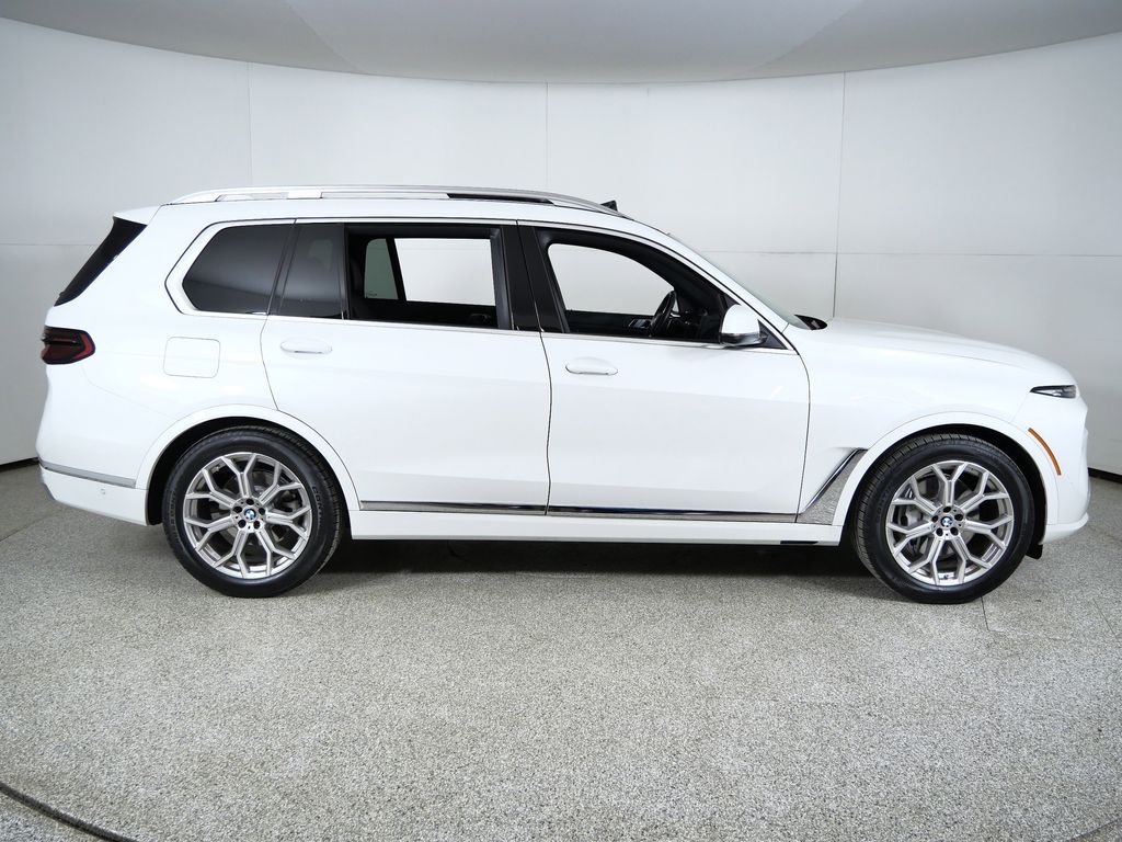 Thumbnail: 2024 BMW X7 - 10
