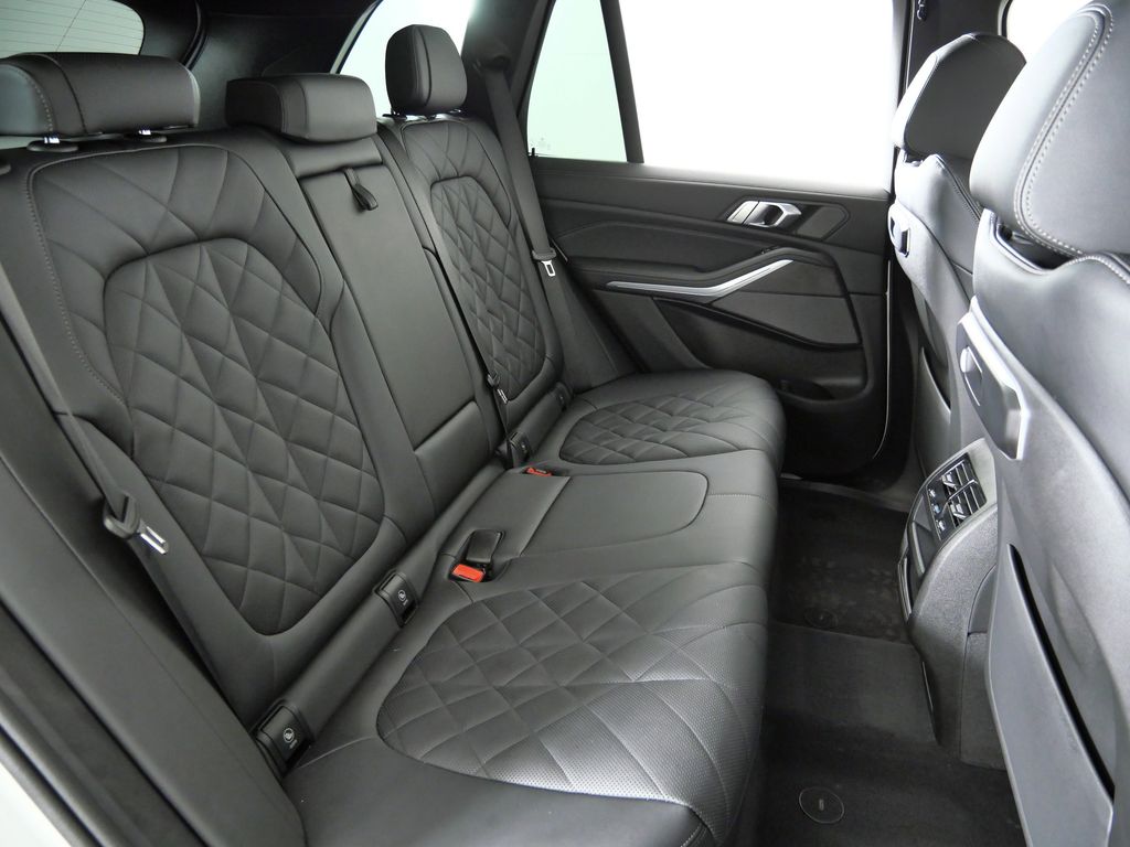 Thumbnail: 2024 BMW X5 - 32