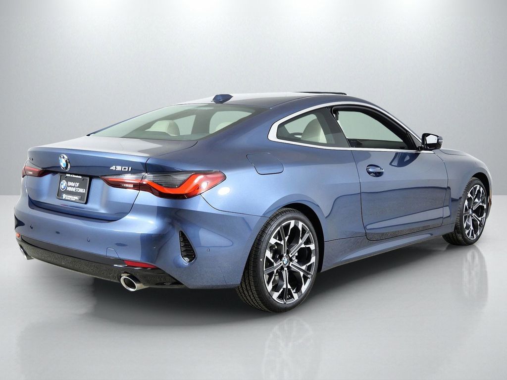 Thumbnail: 2025 BMW 4 Series - 11