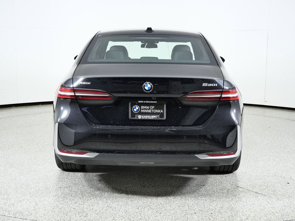 Thumbnail: 2026 BMW 5 Series - 10