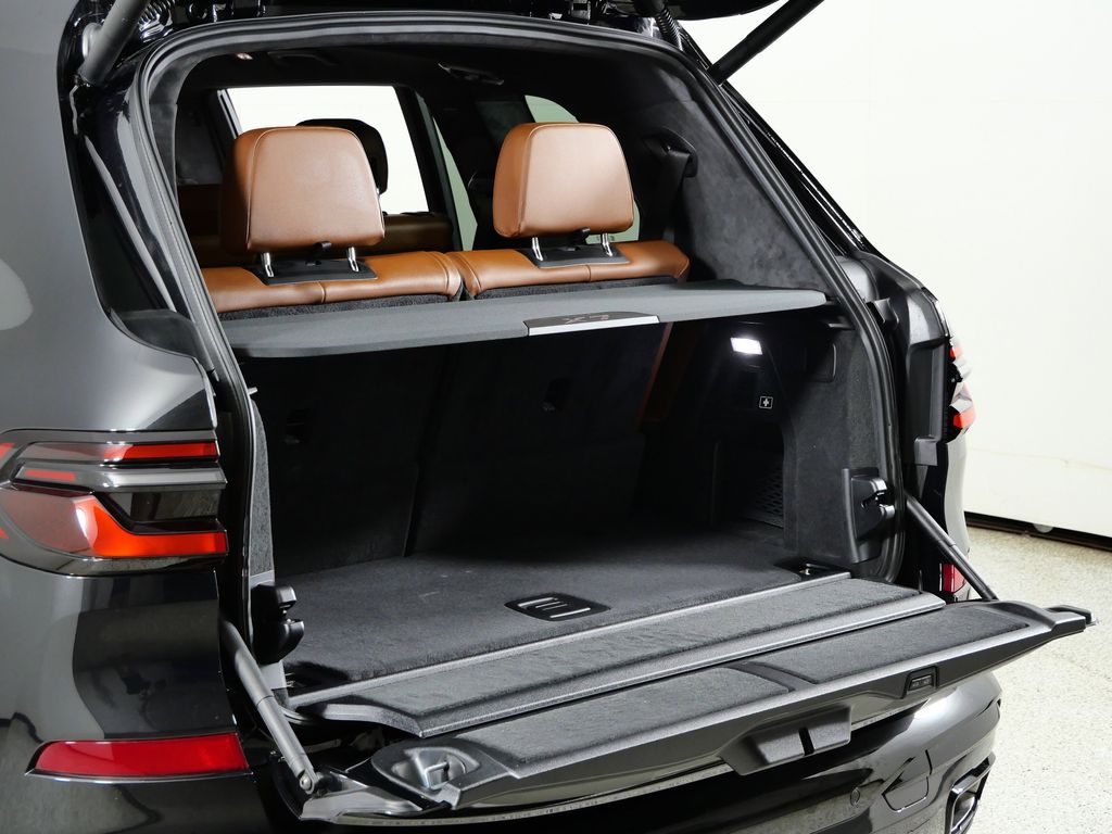 Thumbnail: 2026 BMW X7 - 31