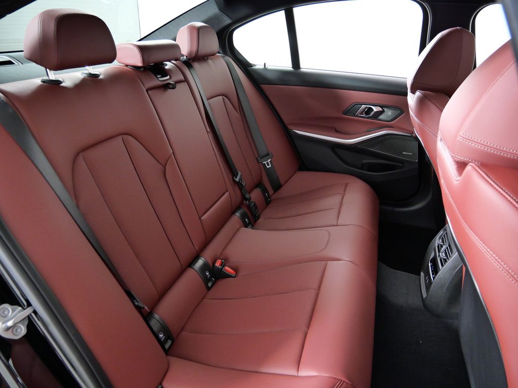 Thumbnail: 2026 BMW 3 Series - 26