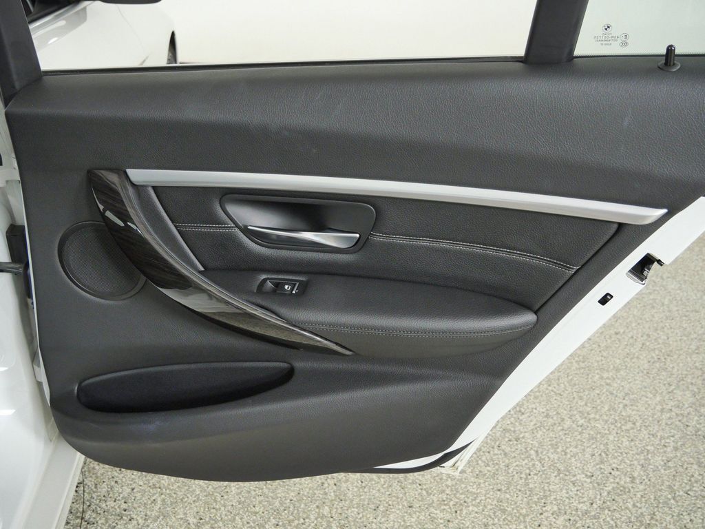 Thumbnail: 2017 BMW 3 Series - 24