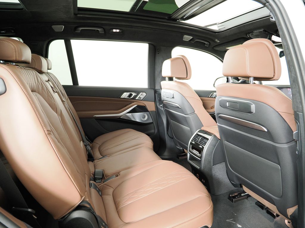 Thumbnail: 2026 BMW X7 - 23