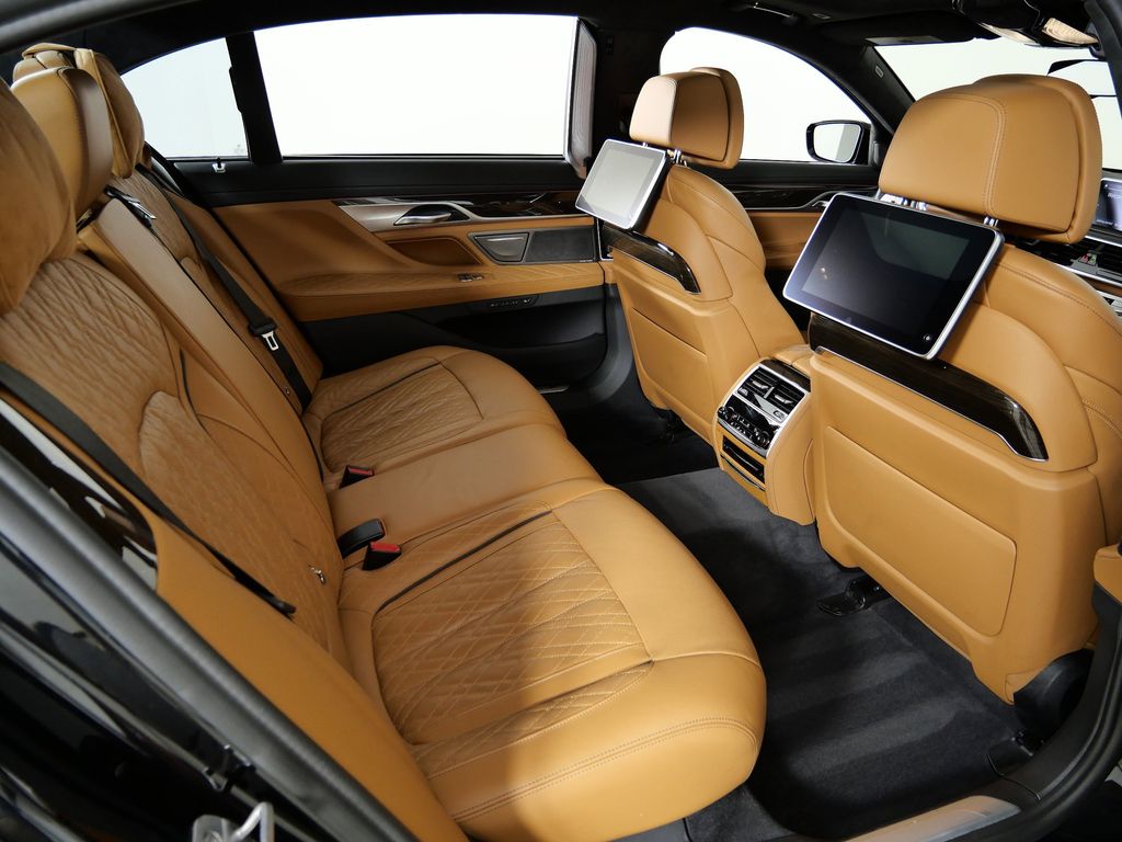 Thumbnail: 2022 BMW 7 Series - 30