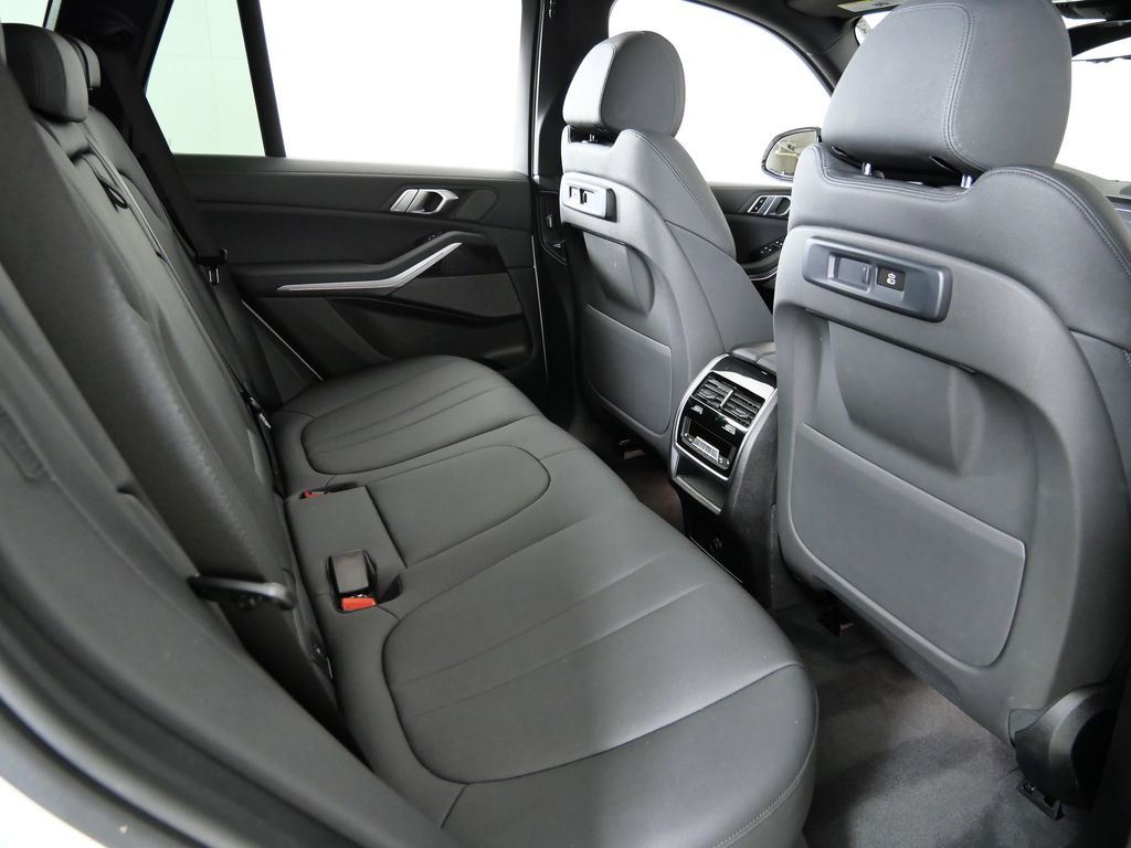 Thumbnail: 2020 BMW X5 - 26