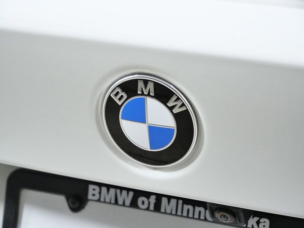 Thumbnail: 2025 BMW 3 Series - 13