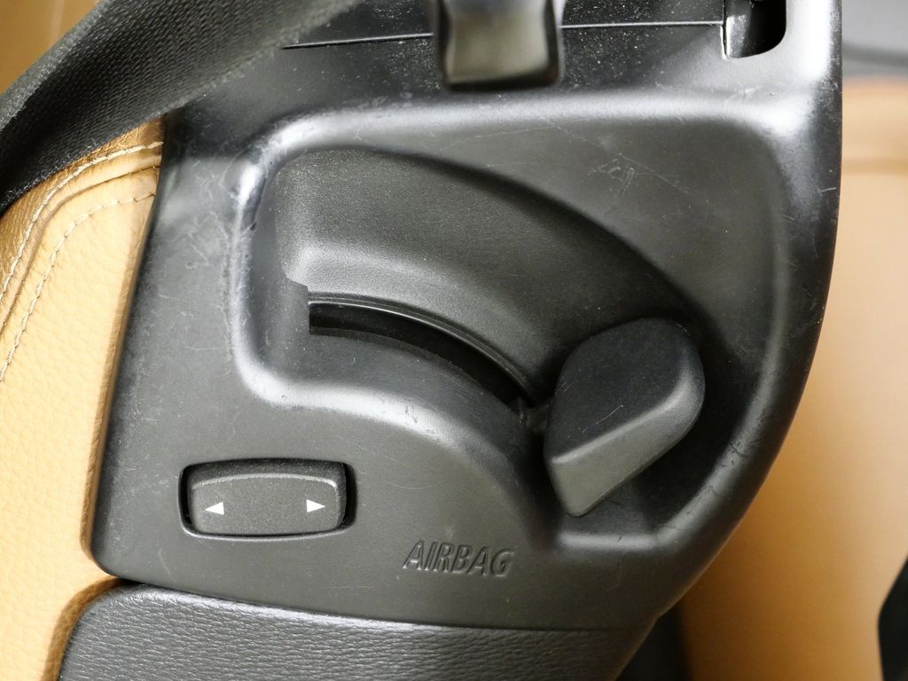 Thumbnail: 2011 BMW 3 Series - 28