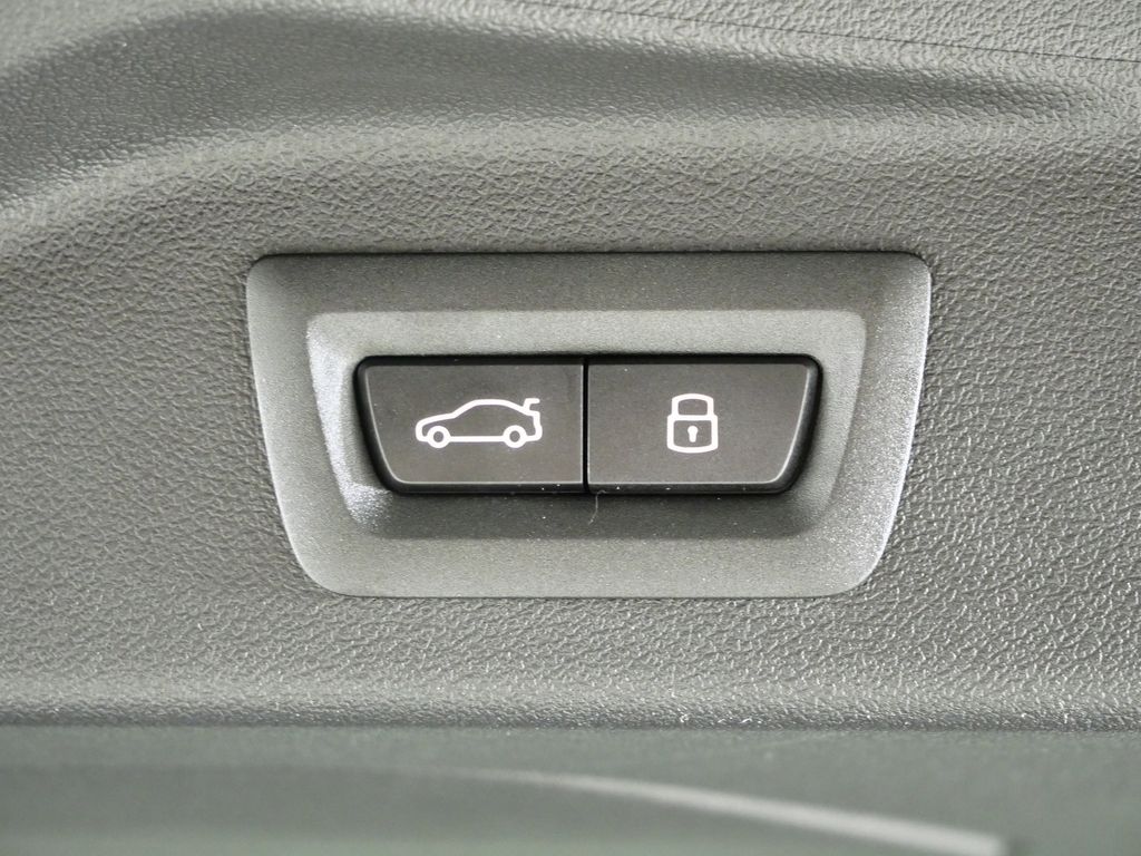 Thumbnail: 2026 BMW X7 - 30