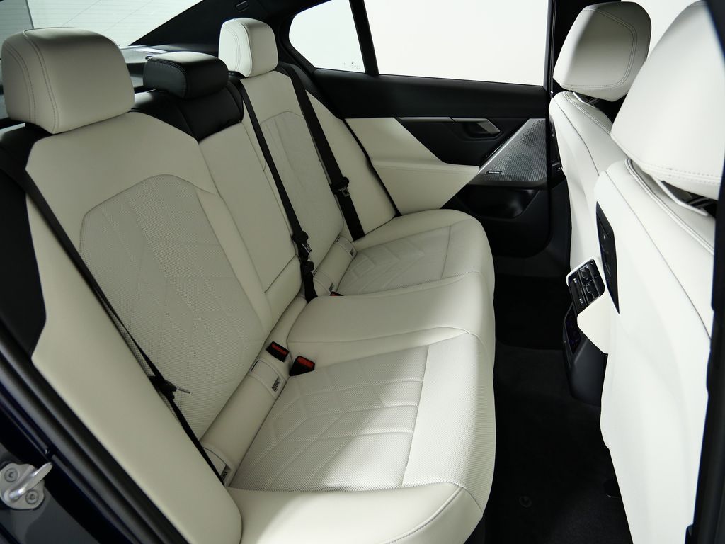 Thumbnail: 2026 BMW 5 Series - 26