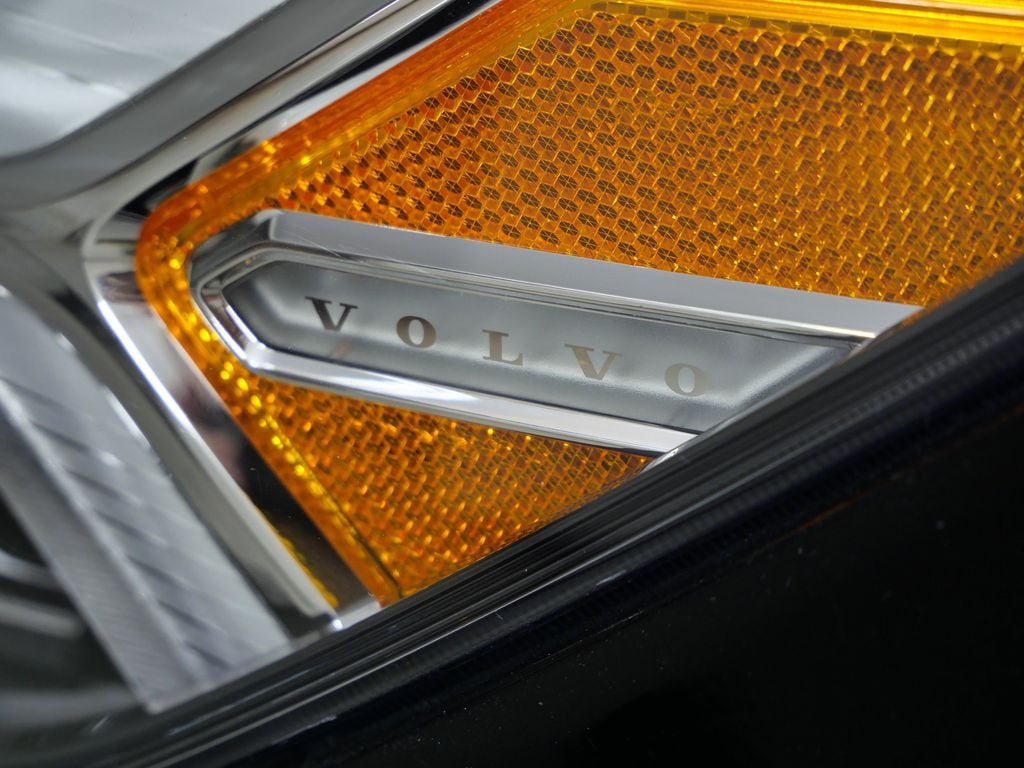 Thumbnail: 2021 Volvo XC40 - 5