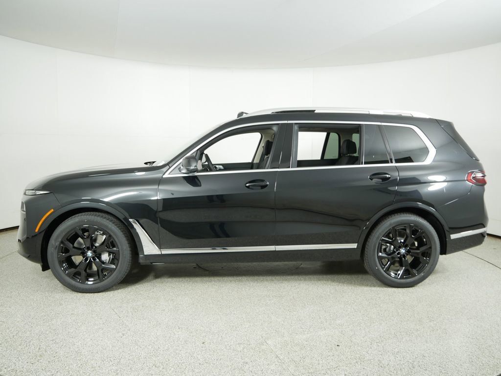 Thumbnail: 2026 BMW X7 - 16
