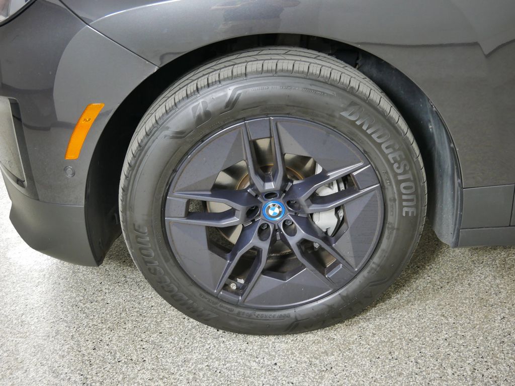 Thumbnail: 2023 BMW iX - 21