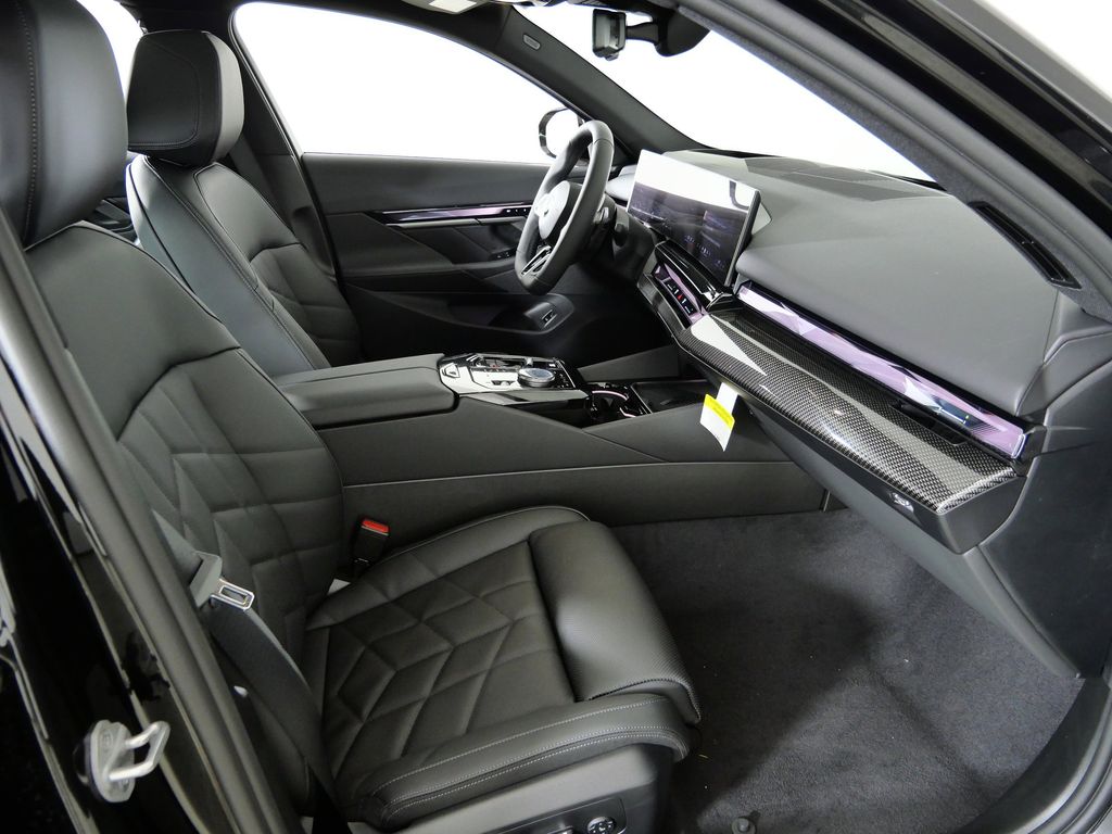 Thumbnail: 2026 BMW 5 Series - 21