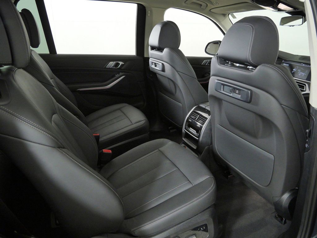 Thumbnail: 2022 BMW X7 - 30