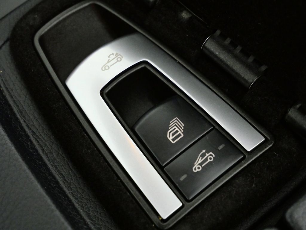 Thumbnail: 2014 Mercedes-Benz E-Class - 48