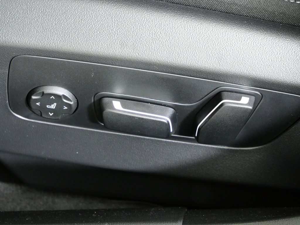 Thumbnail: 2026 BMW 5 Series - 36