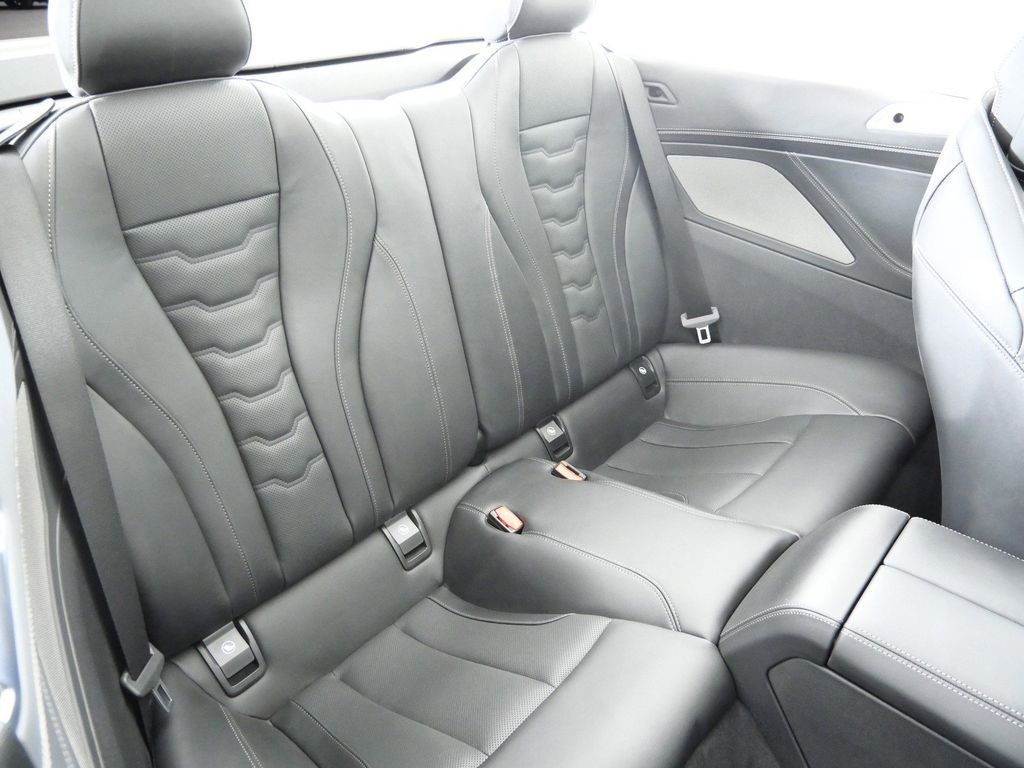 Thumbnail: 2025 BMW 8 Series - 30
