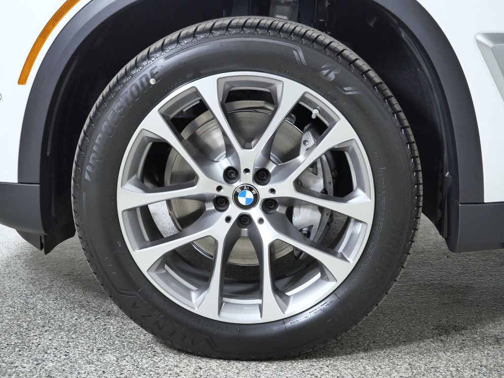 Thumbnail: 2026 BMW X5 - 17