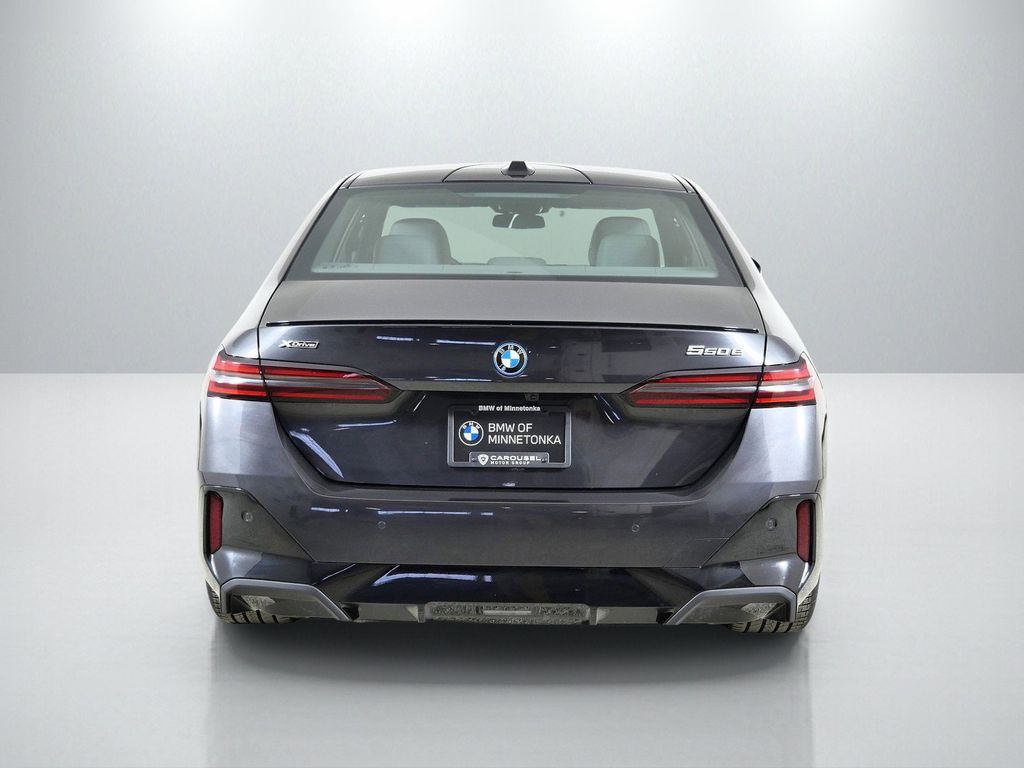 Thumbnail: 2026 BMW 5 Series - 10