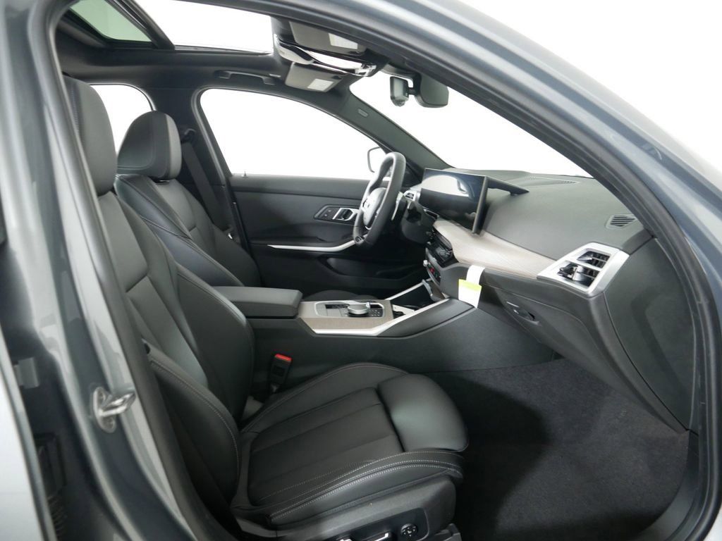 Thumbnail: 2025 BMW 3 Series - 26