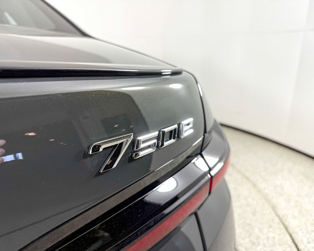 Thumbnail: 2025 BMW 7 Series - 15