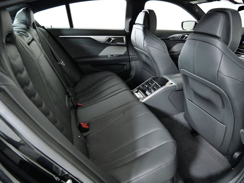 Thumbnail: 2026 BMW 8 Series - 26