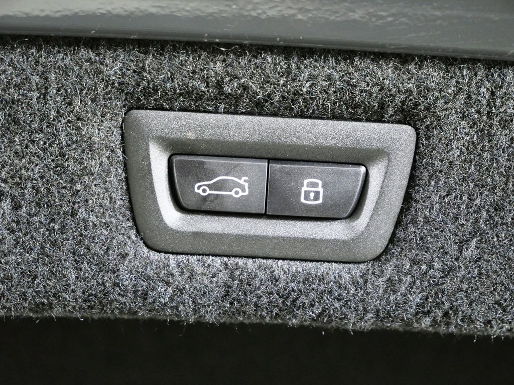 Thumbnail: 2026 BMW 8 Series - 28