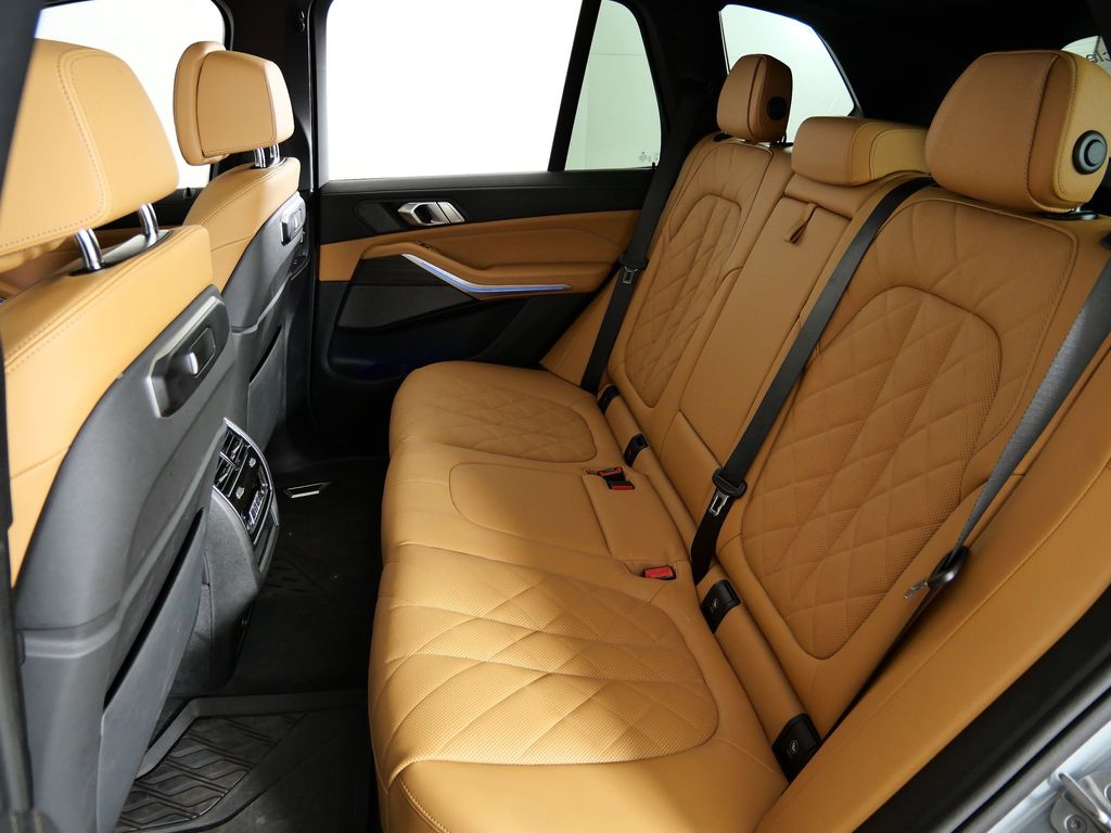 Thumbnail: 2025 BMW X5 - 32