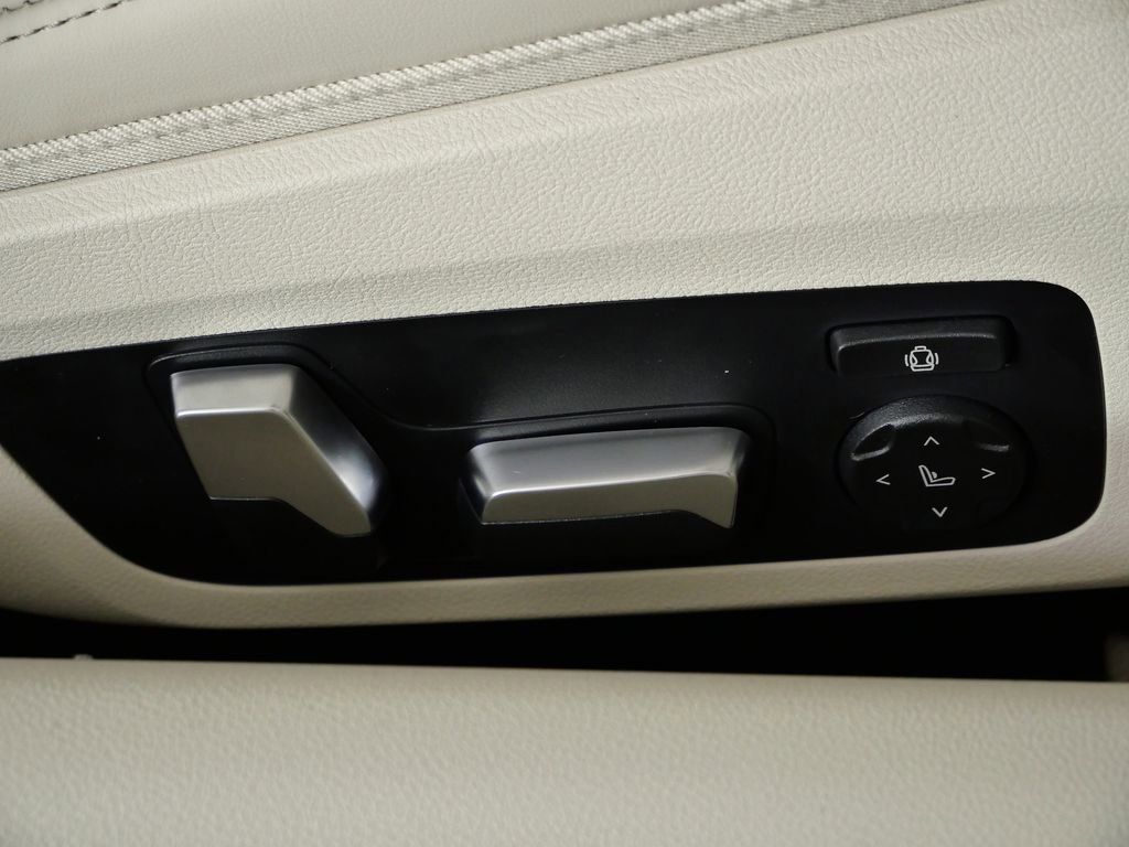 Thumbnail: 2026 BMW 8 Series - 24