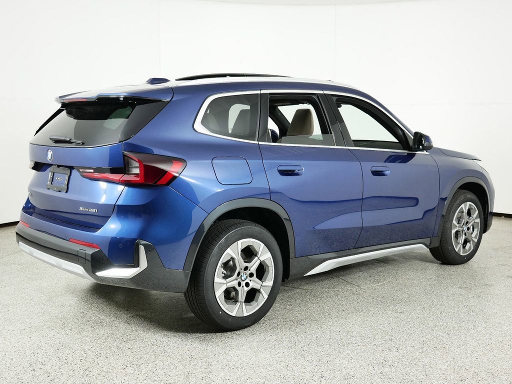 Thumbnail: 2025 BMW X1 - 10