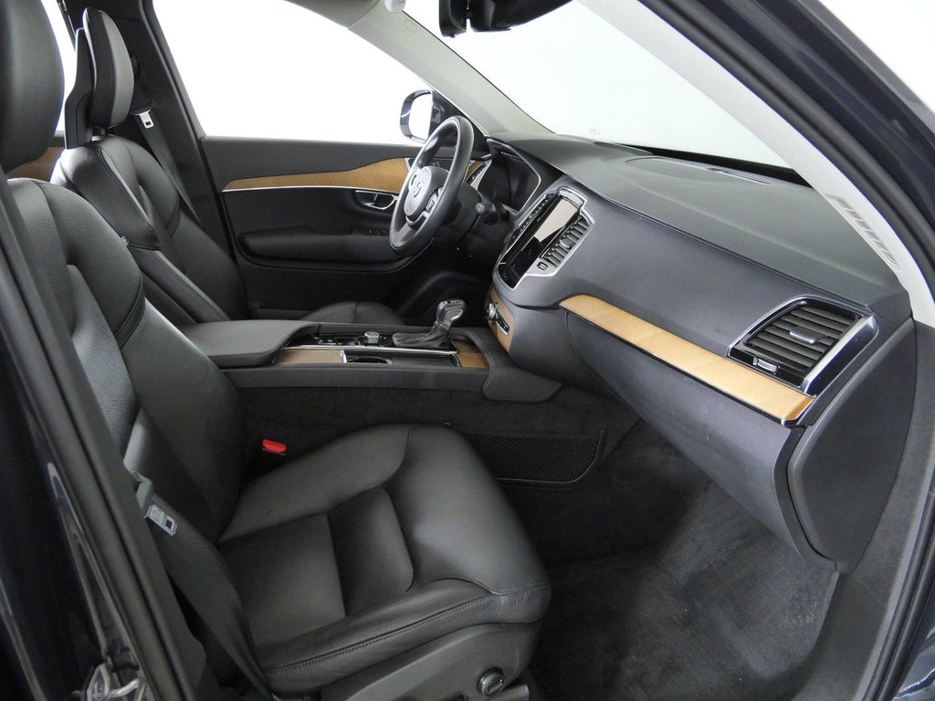Thumbnail: 2021 Volvo XC90 - 20