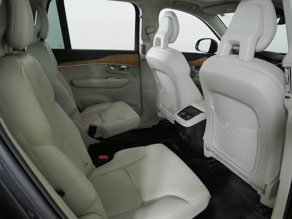 Thumbnail: 2022 Volvo XC90 - 24