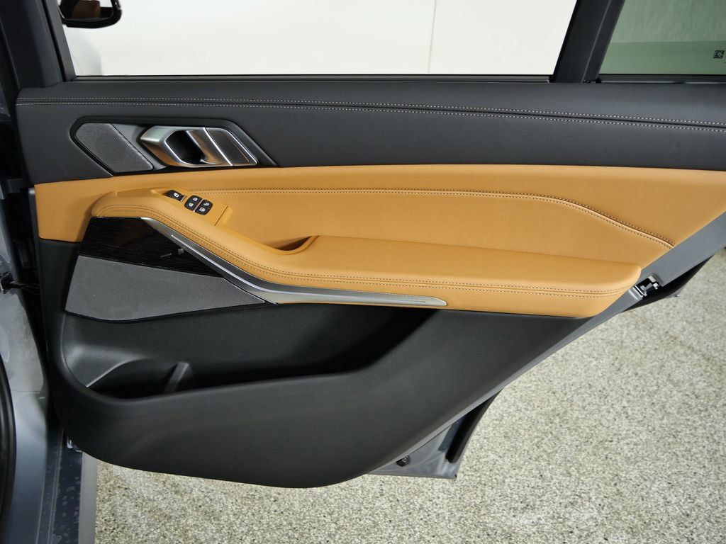 Thumbnail: 2026 BMW X7 - 27