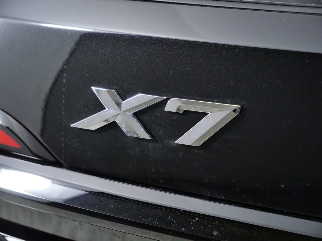 Thumbnail: 2026 BMW X7 - 15