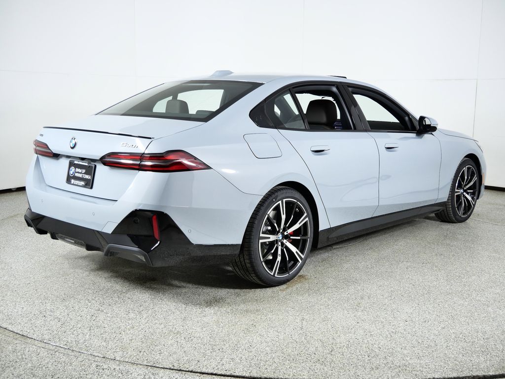 Thumbnail: 2026 BMW 5 Series - 9