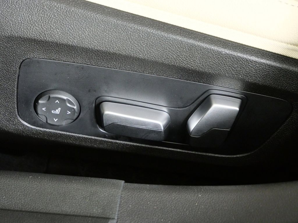 Thumbnail: 2023 BMW 3 Series - 41