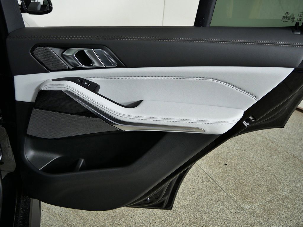 Thumbnail: 2026 BMW X5 - 25