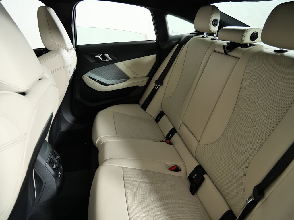 Thumbnail: 2025 BMW 2 Series - 34