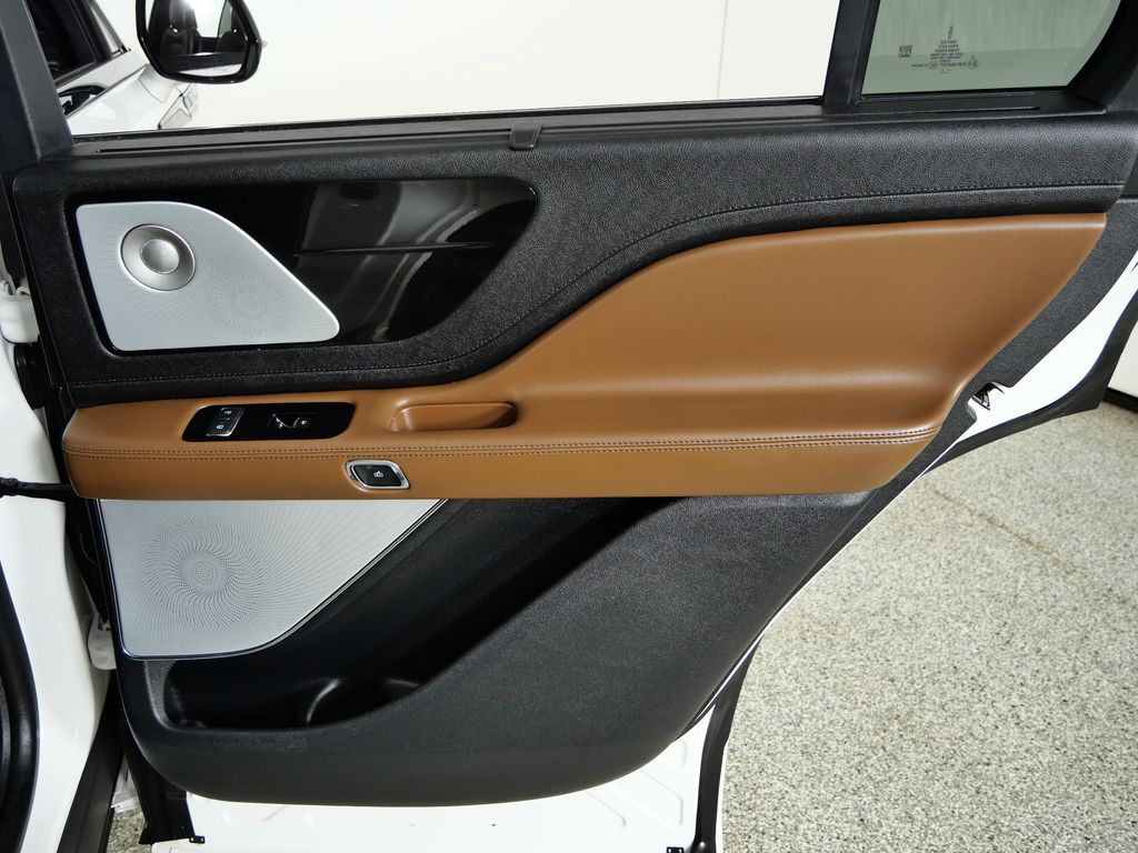 Thumbnail: 2023 Lincoln Aviator - 25