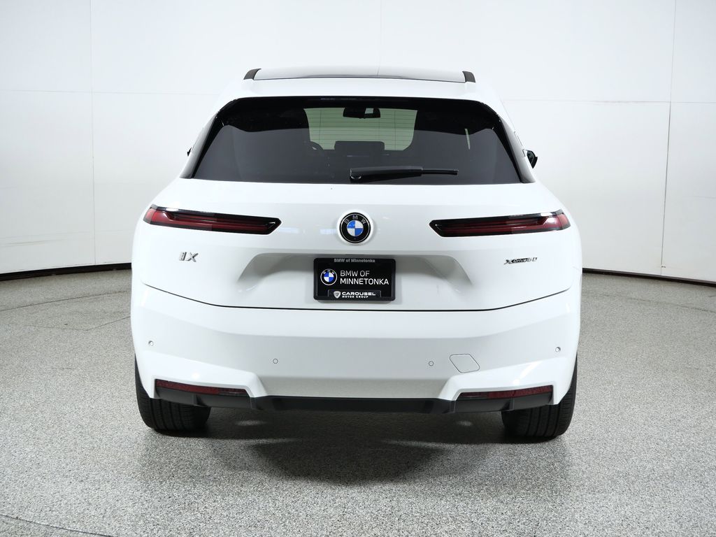 Thumbnail: 2026 BMW iX - 10