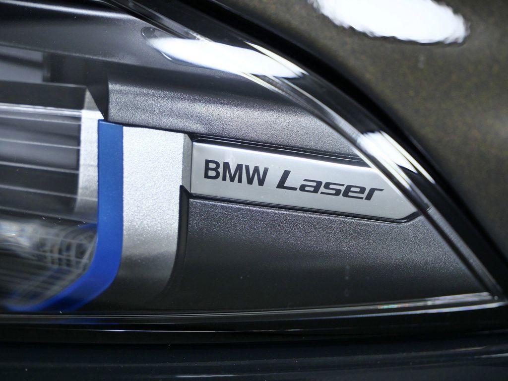 Thumbnail: 2025 BMW M8 - 5