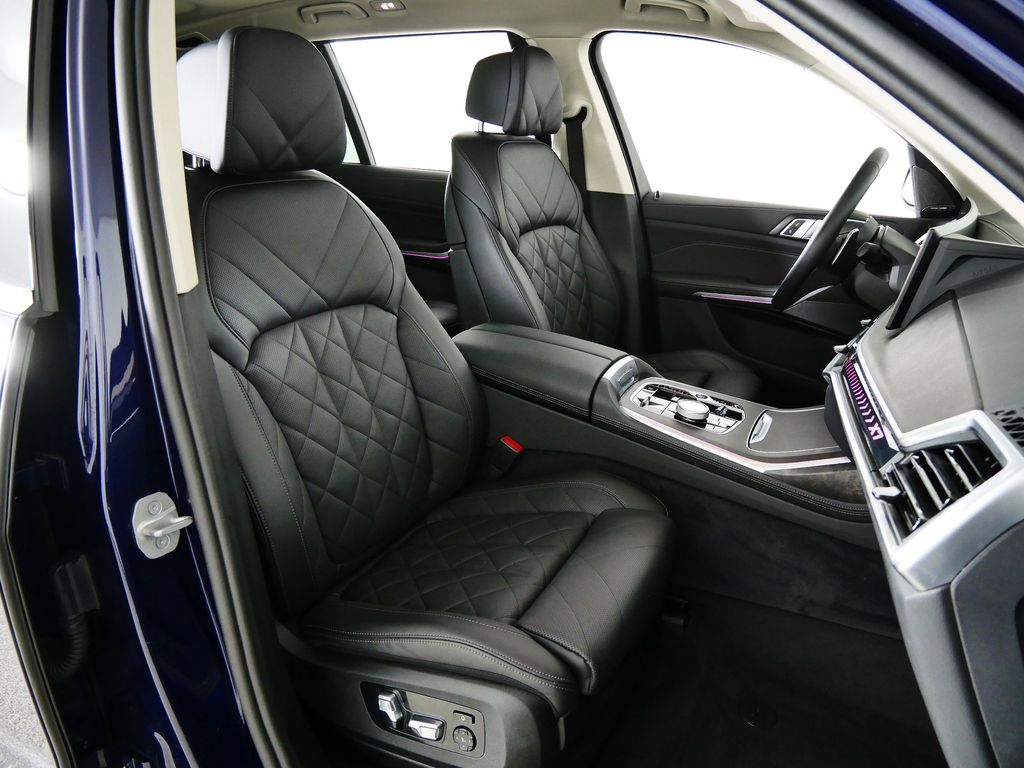 Thumbnail: 2024 BMW X7 - 21