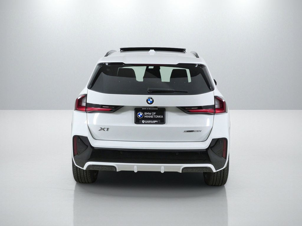 Thumbnail: 2026 BMW X1 - 10
