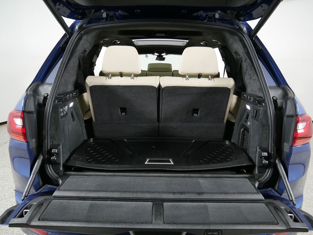 Thumbnail: 2021 BMW X7 - 27